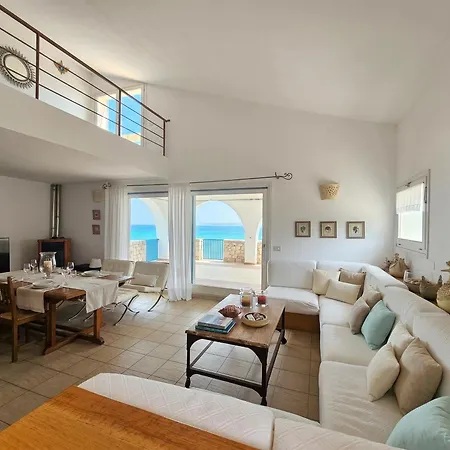 Horizon With Jacuzzi And Infinite View Over The Bay Of Nymphs *