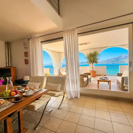Horizon With Jacuzzi And Infinite View Over The Bay Of Nymphs Vila