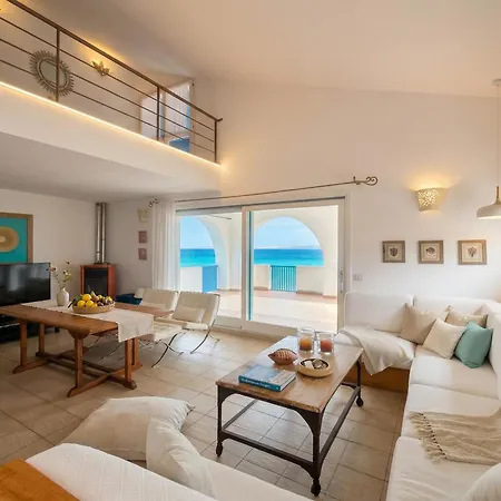 Horizon With Jacuzzi And Infinite View Over The Bay Of Nymphs * Porto Conte