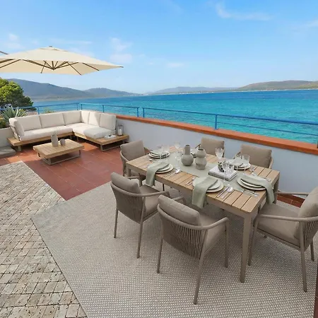 Horizon With Jacuzzi And Infinite View Over The Bay Of Nymphs Villa