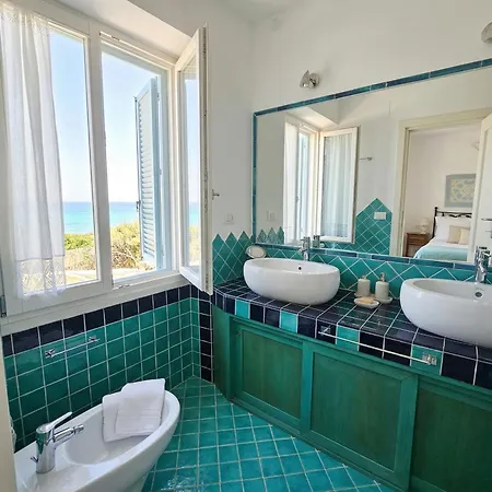 Horizon With Jacuzzi And Infinite View Over The Bay Of Nymphs 빌라 포르토 콘테